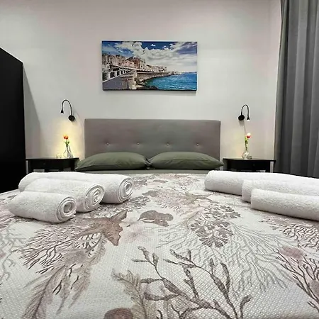 Love Nest Apartment *